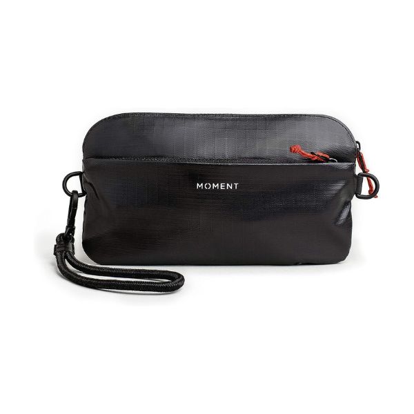 Moment Crossbody Wallet with Wrist and Neck Strap 女用皮夾