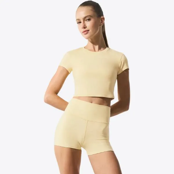 Alo Yoga 新品上市，奶油黃上衣、瑜伽褲 NT$2170 起 3