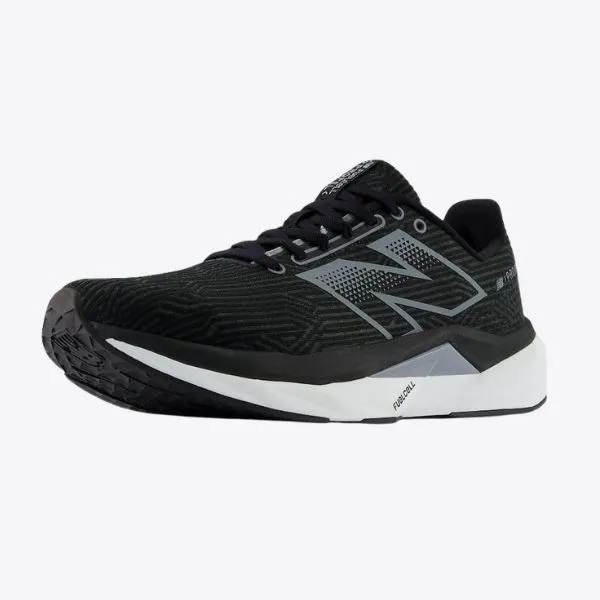 New Balance Fuelcell 系列鞋款 8 折，立即下單省 NT$1600 4