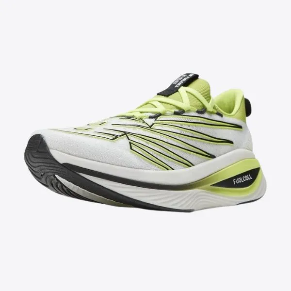 New Balance Fuelcell 系列鞋款 8 折，立即下單省 NT$1600 7