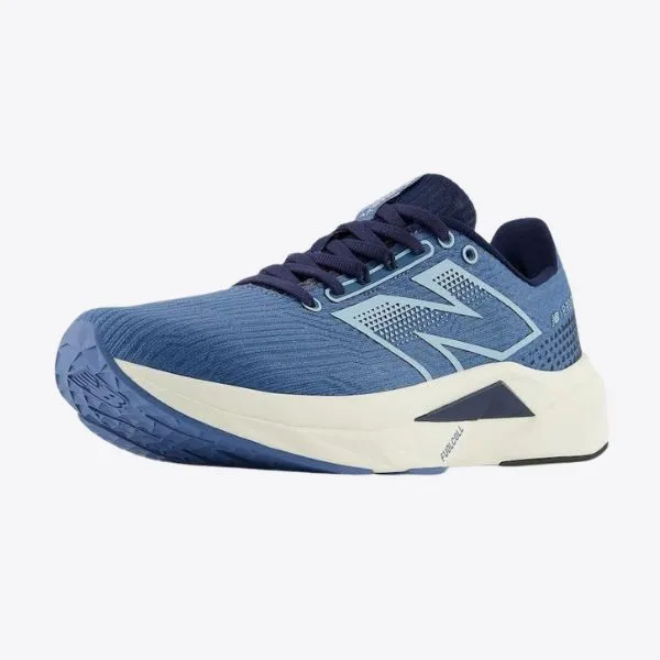 New Balance Fuelcell 系列鞋款 8 折，立即下單省 NT$1600 6
