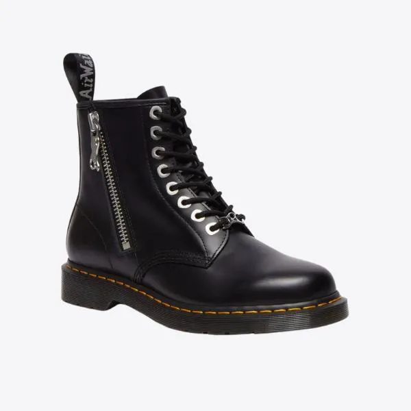 Dr. Martens 季末促銷低至 6 折，1460 女款馬丁靴現省 NT$2240 8