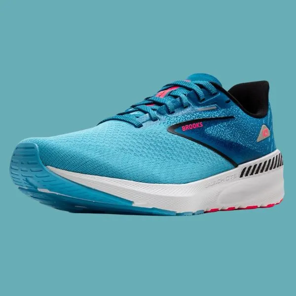 最舒適輕量跑鞋推薦：Hoka、Saucony、Nike 最新款上榜